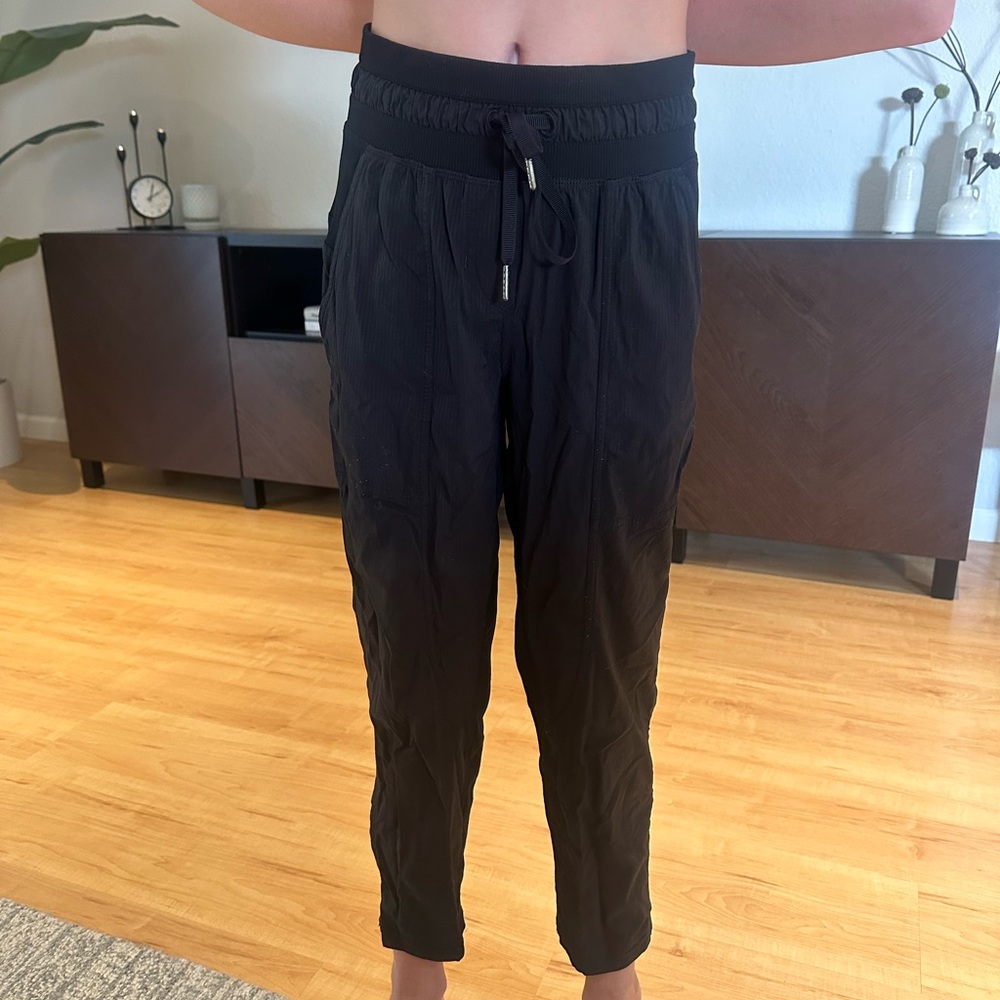 Lululemon Dance Studio MR Crop